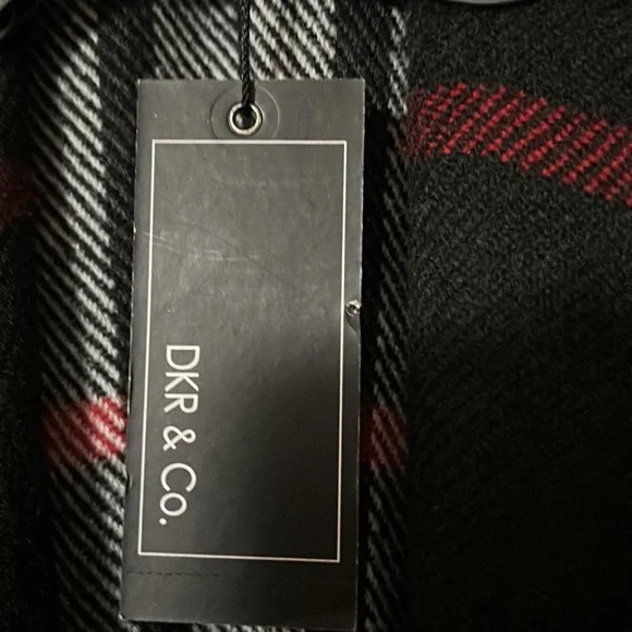 PLAD CAPE - Picture 6 of 6